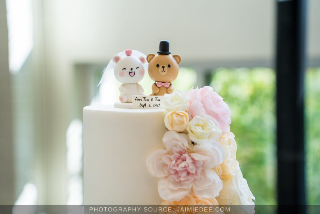 Asian wedding photography cake topper idea