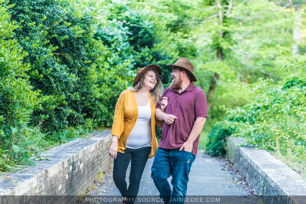 Fall Engagement Pictures - What to Wear