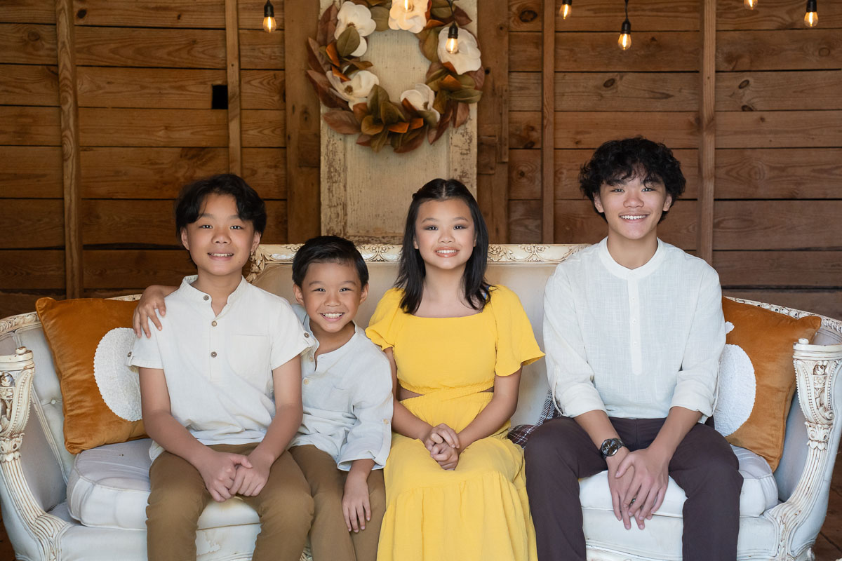 family fall mini sessions - white pumpkin barn at Prospect Farms