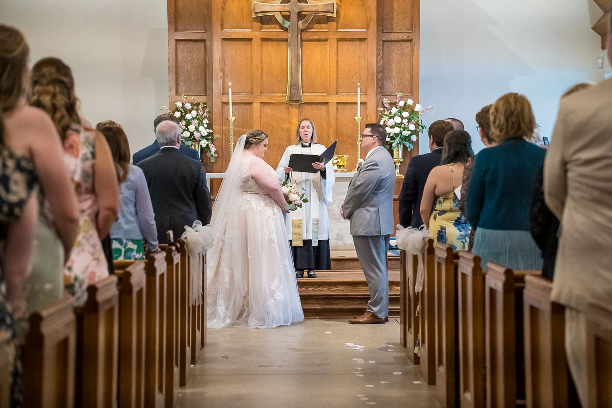 Camera on silent shutter mode capturing wedding ceremony with subtle banding at The Episcopal Church of the Epiphany