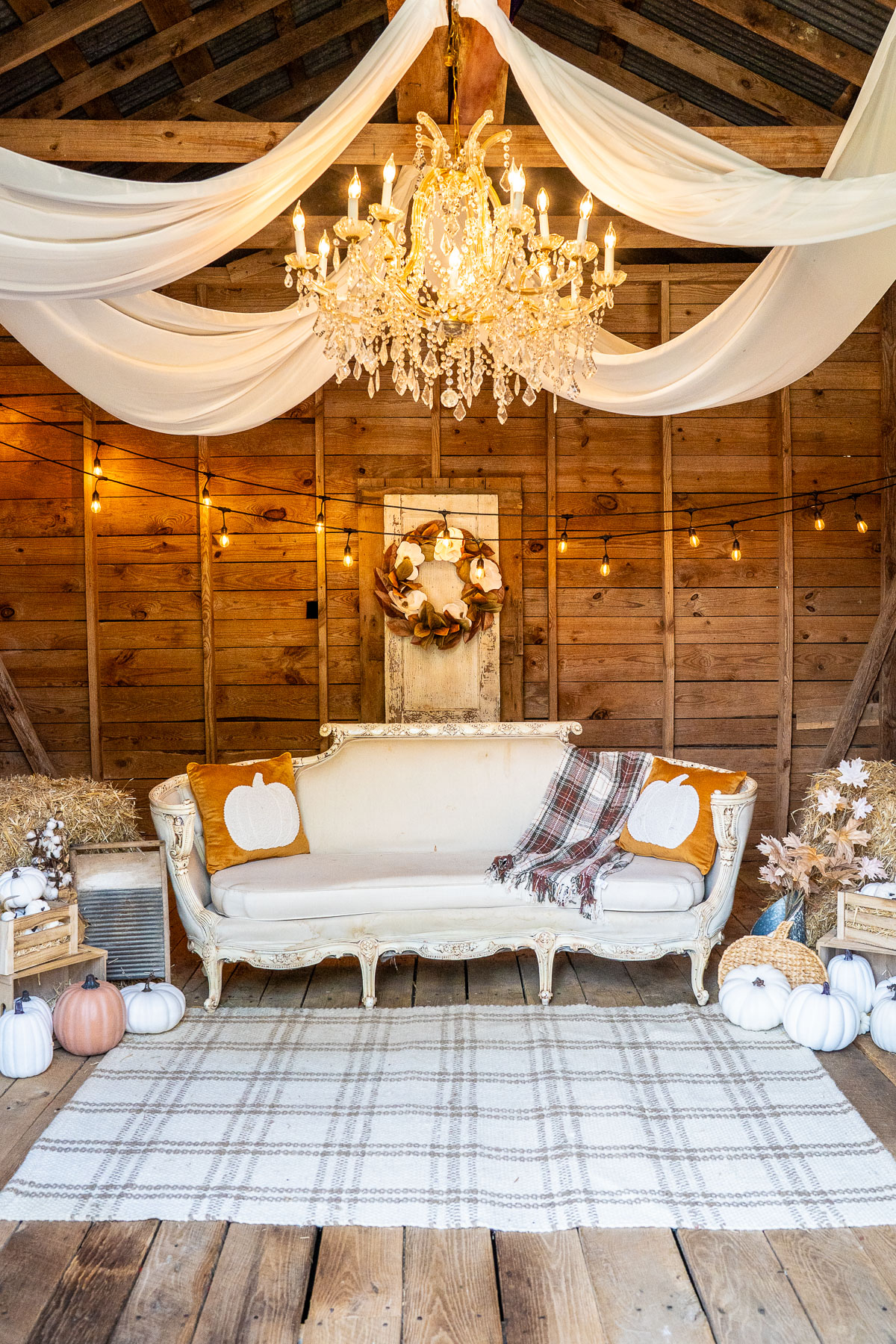 fall mini sessions - white pumpkin barn at Prospect Farms