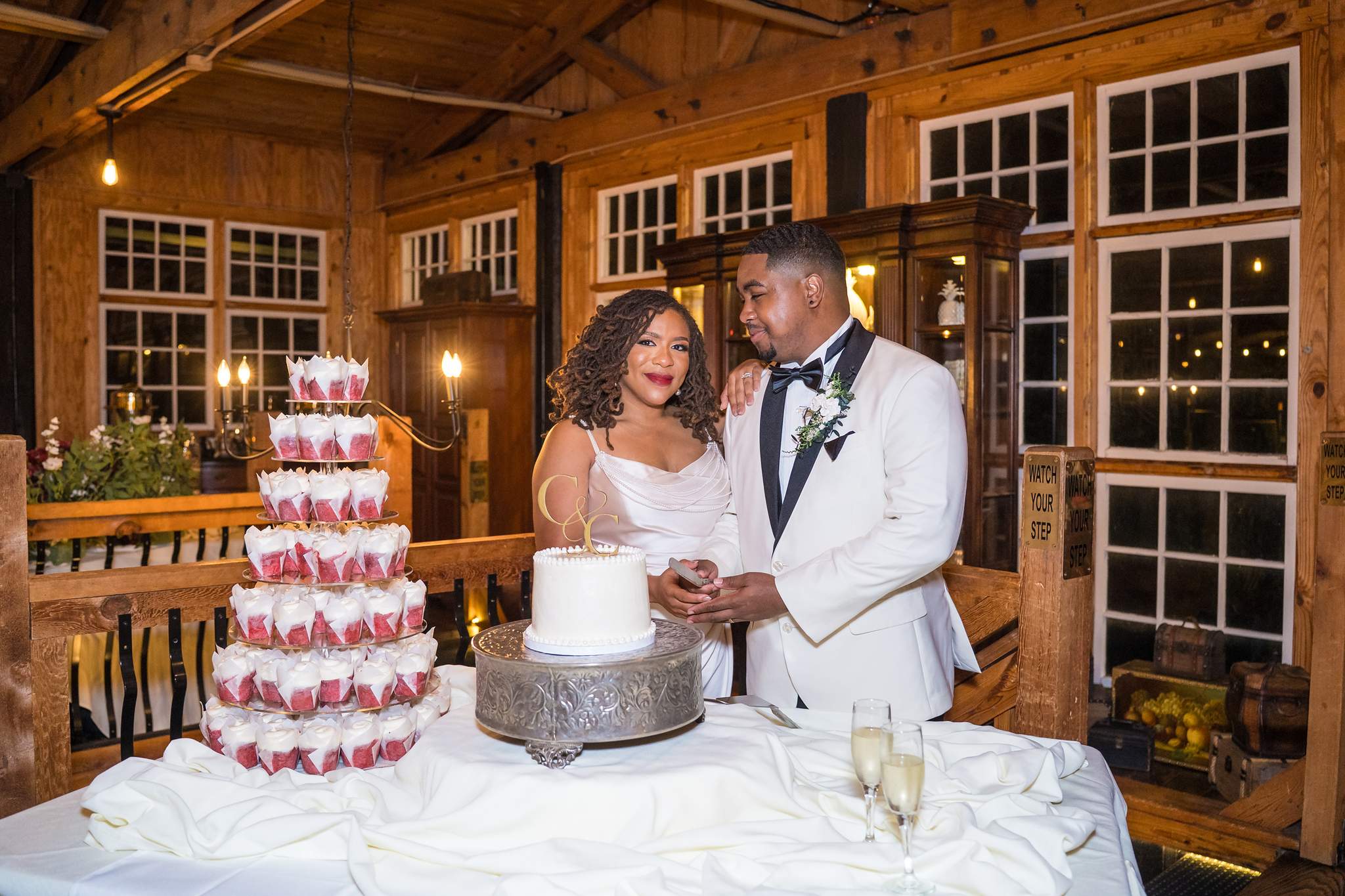 Couple cutting their wedding cake at Ivy Hall at Roswell Mill