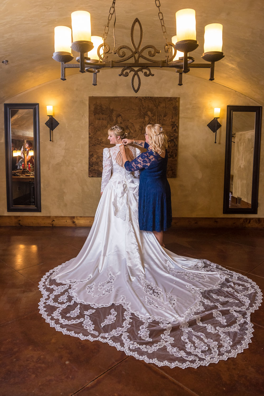 Montaluce Winery Wedding Photos in the dark bridal suite