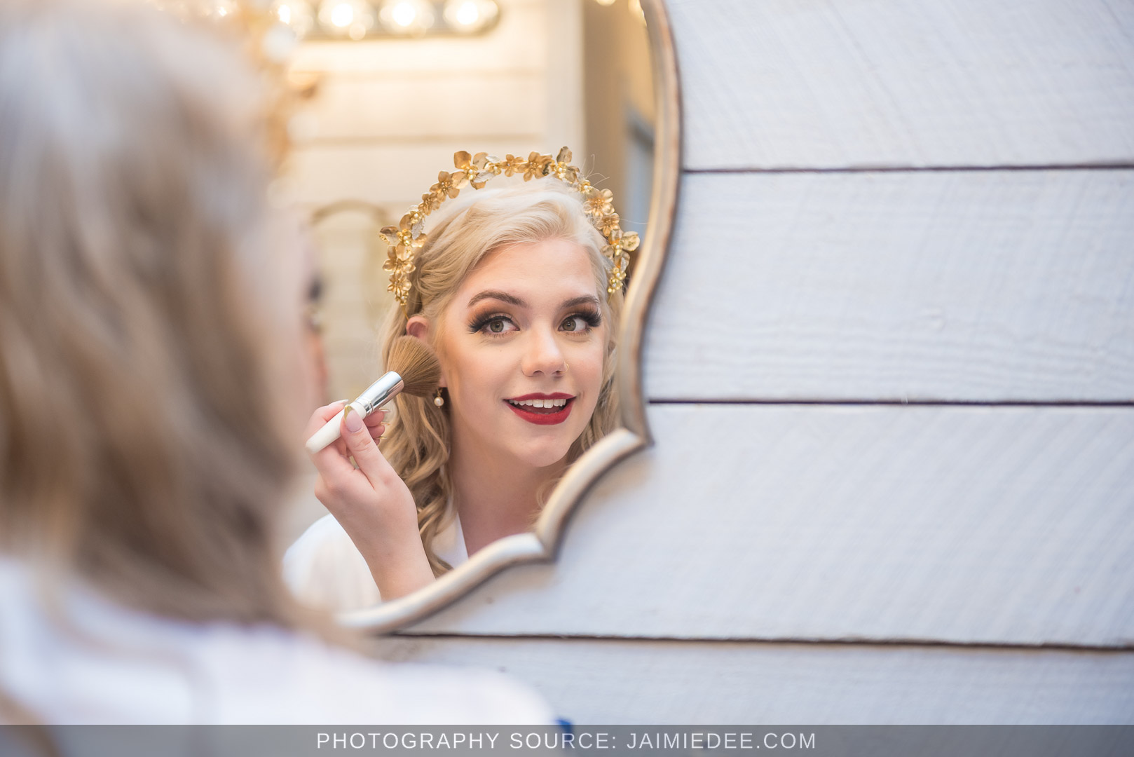 Rocky's Lake Estate Wedding Venue - getting ready in the bridal suite - bride putting on makeup in bride's suite