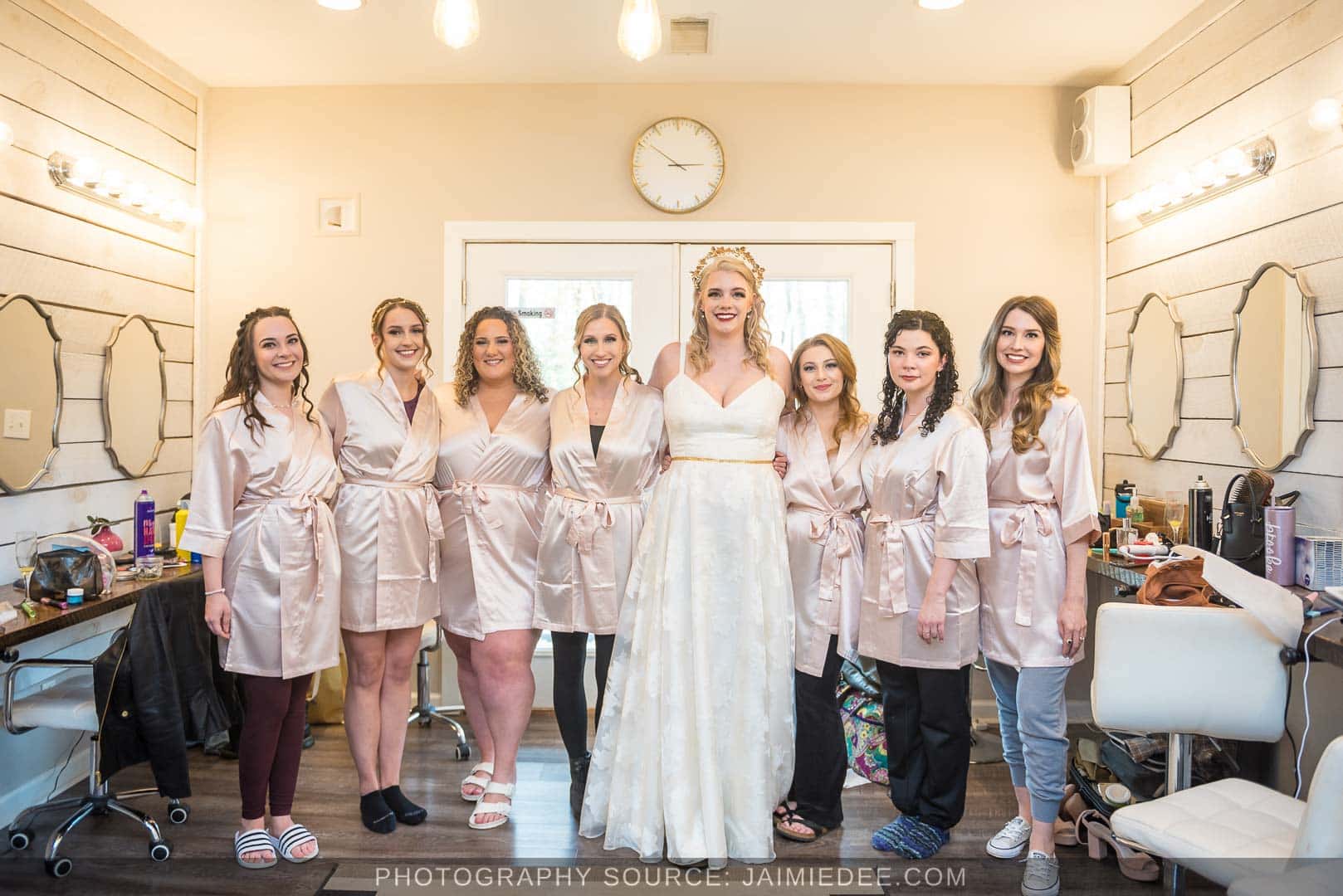 Rocky's Lake Estate Wedding Venue - getting ready in the bridal suite - group photo with bride and bridesmaids in bride's suite