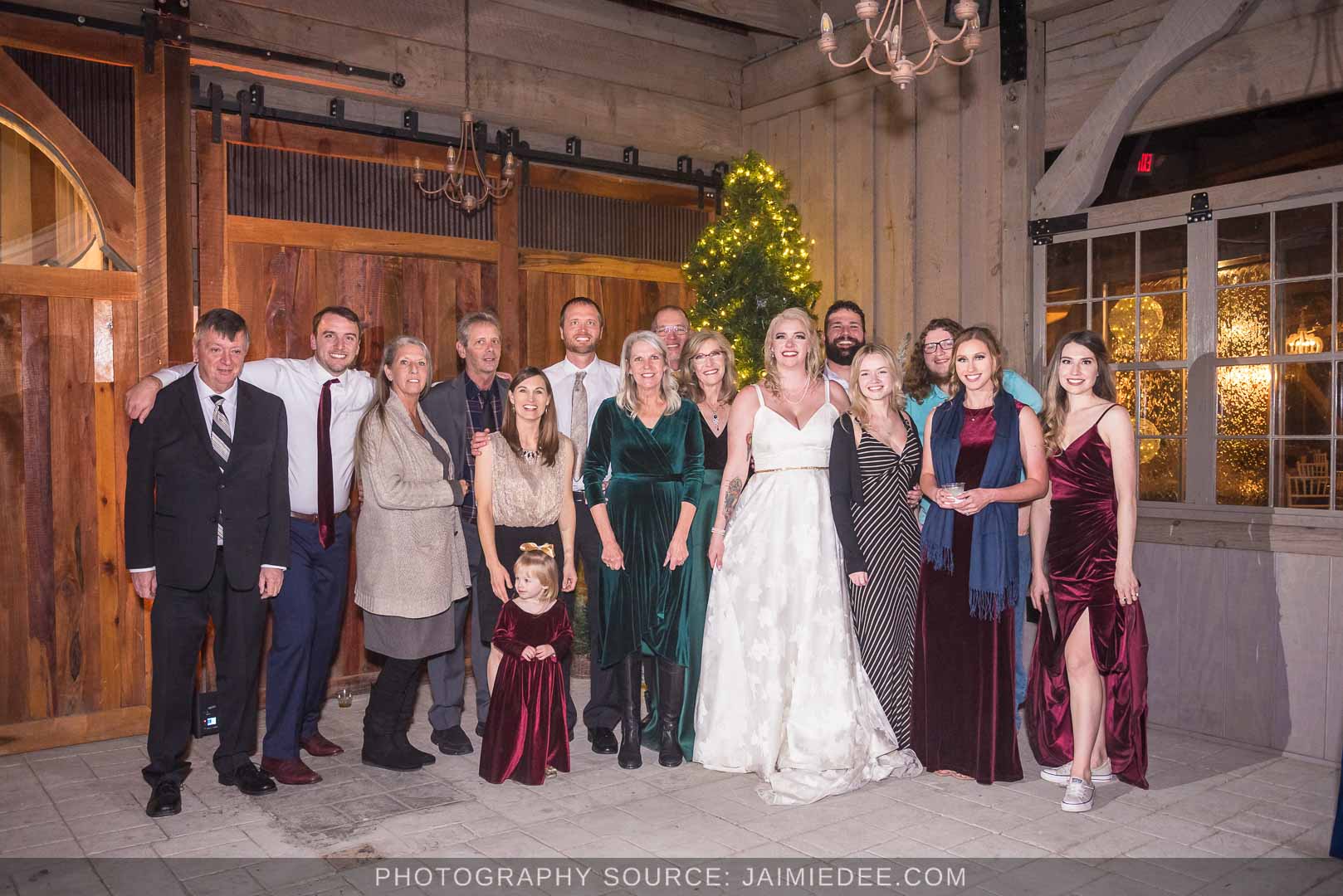 Rocky's Lake Estate Wedding Venue - reception - group photo