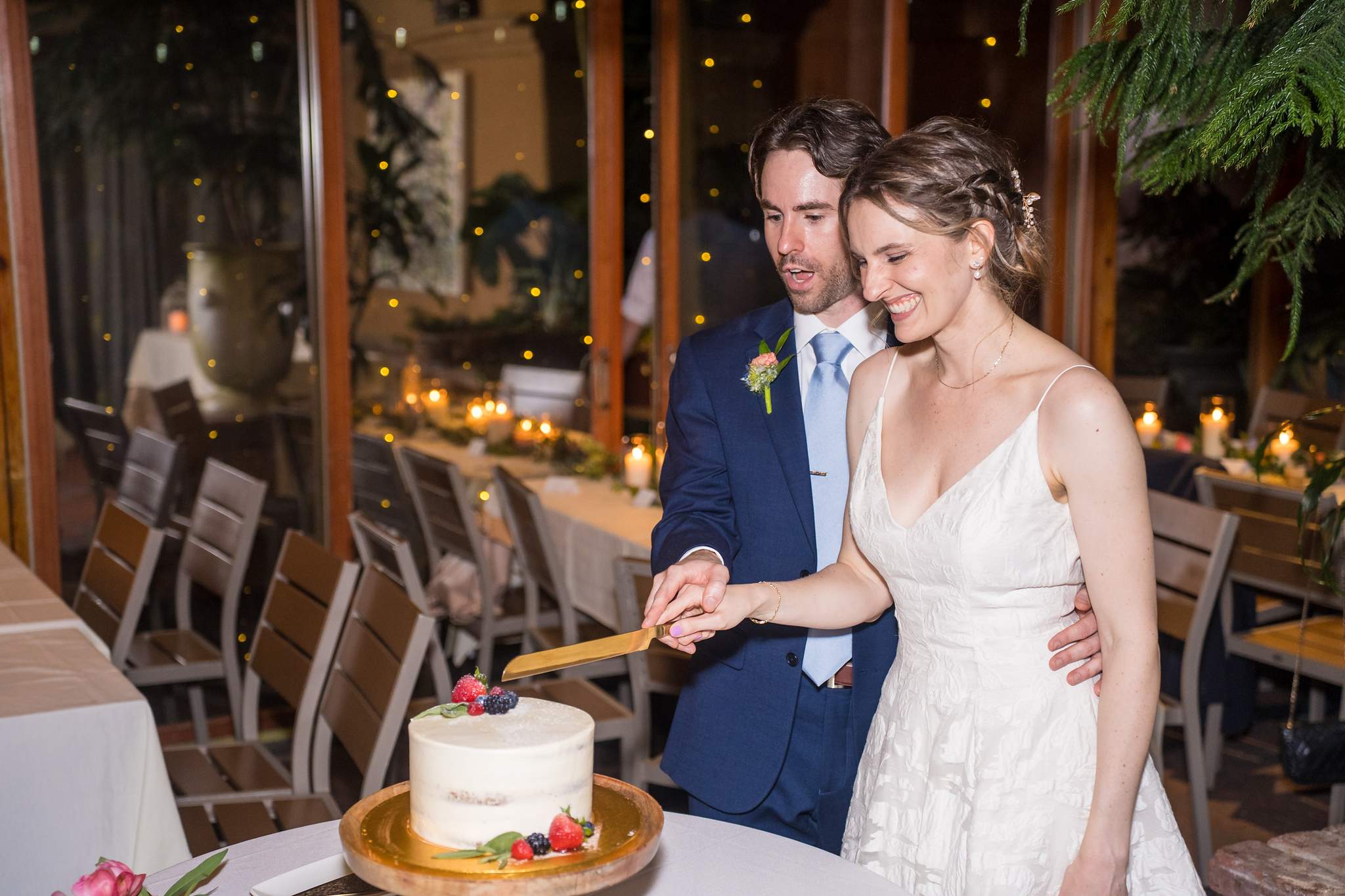Couple cutting their wedding cake at Wahoo! Grill