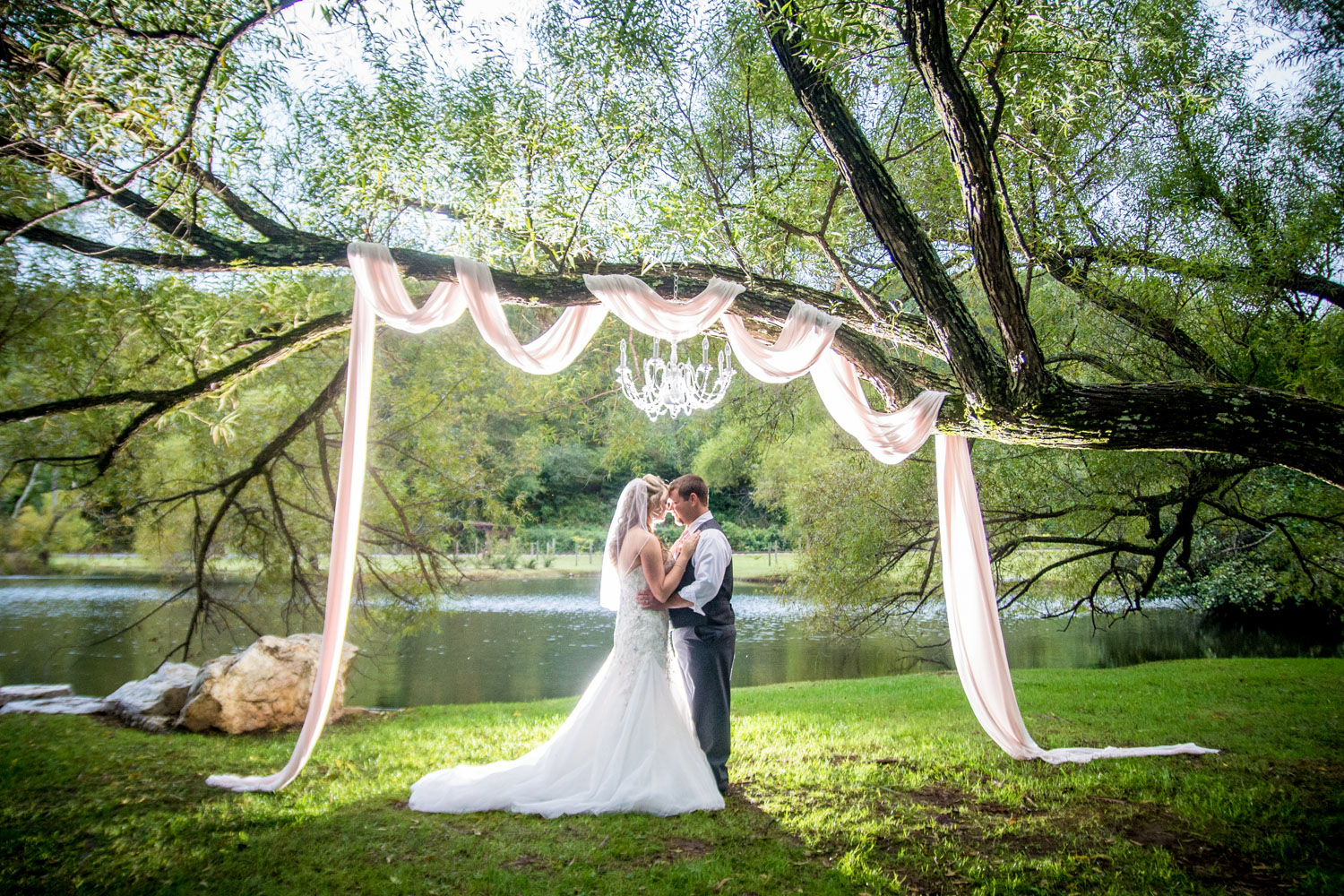 willow-creek-falls-and-vineyard-wedding